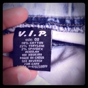 I AM NOT SELLING THIS I AM LOOKING FOR VIP JOGGERS